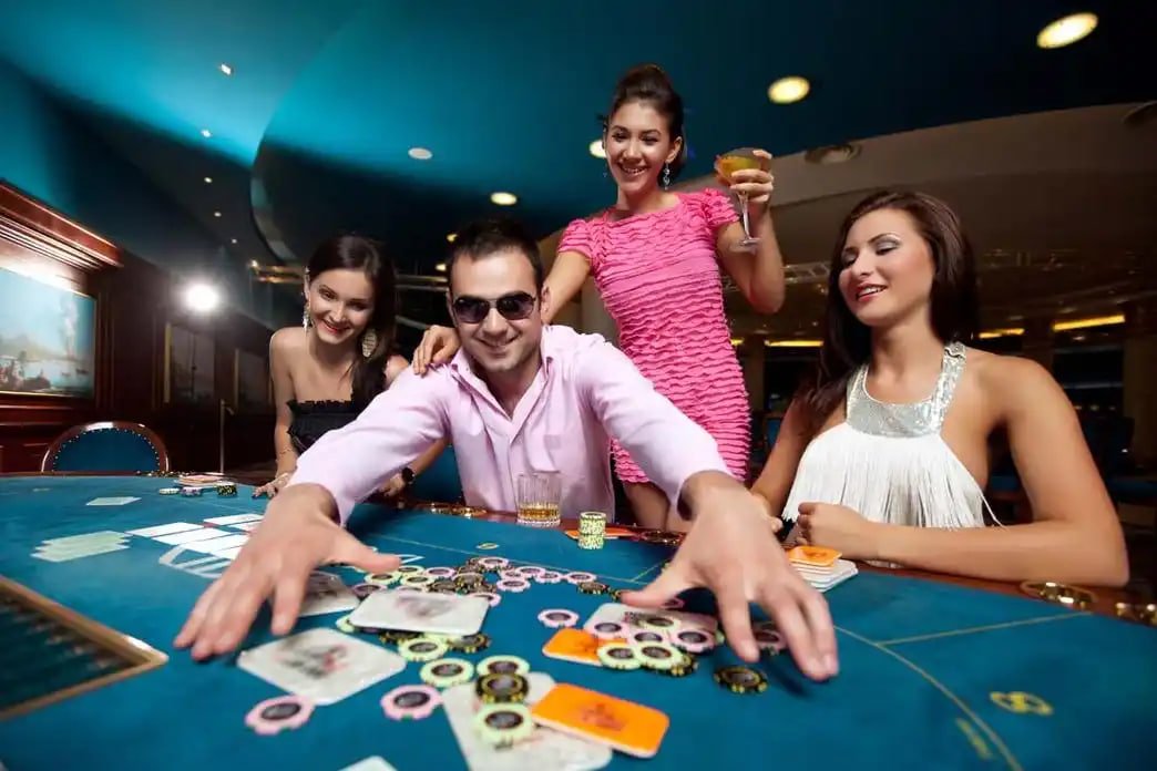Tangkapan layar aplikasi ubocash menampilkan pertandingan Liga 1 dan permainan live dealer